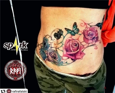 Een tatoeage van een bloem