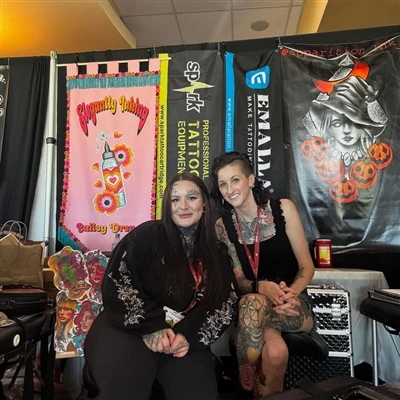 SPARK-Gecertificeerde artiest behaalt de hoogste eer op de CPA Tattoo Expo, w...