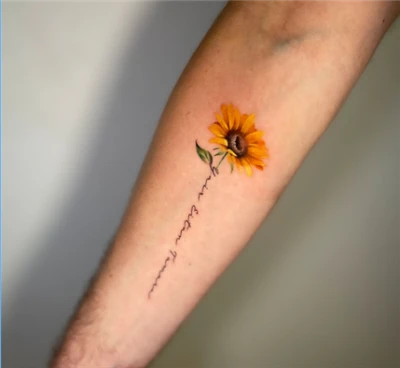 De getatoeëerde zonnebloem: een belichaming van hoop en veerkracht