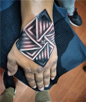 Tatoeage gedaan door kunstenaar Julio Cesar M uit Colombia met #sparkcartridges